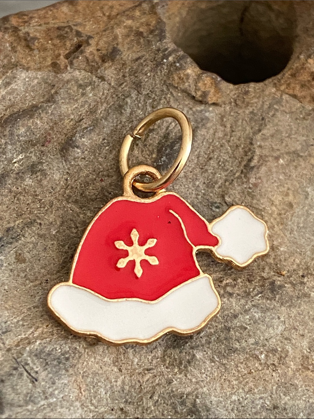 5/$10❤️❤️❤️NEW Gold Tone Zinc Alloy Santa Hat Enamel Charm Pendant